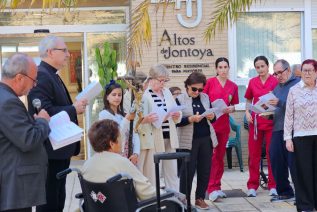 El Obispo participa en el Vía Crucis de la residencia de mayores Altos del Jontoya