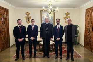 La Hermandad del Cristo de la Sentencia de Jaén se reúne con el Obispo