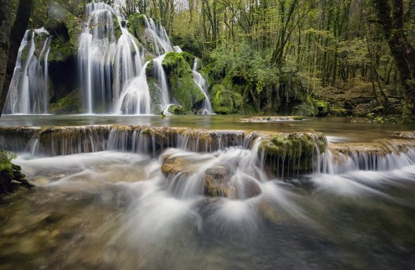 Donde fluye el agua, crece la igualdad. Agua justicia y bien común