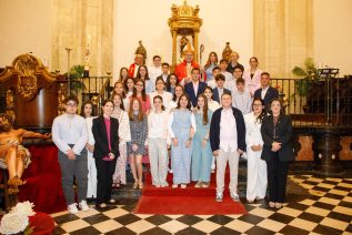 Una treintena de jóvenes y adultos reciben el Sacramento de la Confirmación en la parroquia de Santa María de Alcaudete