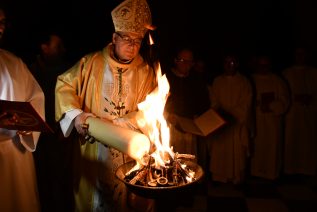 La luz de la Resurrección ilumina la noche santa y llena de gozo el corazón de los jiennenses