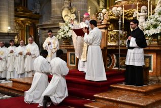 Los seminaristas Faustine Zanzibar y Bartholomeo Lukumbujan son admitidos a las Sagradas Órdenes
