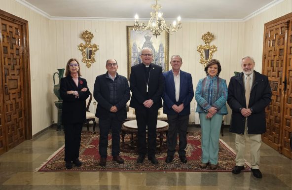 La Junta de Gobierno de la Santa Capilla de San Andrés se reúne con el Obispo de Jaén tras su renovación