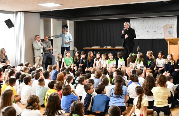 Don Sebastián visita el Colegio de las Carmelitas con motivo de su bicentenario