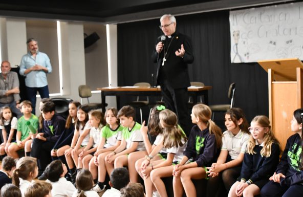 Don Sebastián visita el Colegio de las Carmelitas con motivo de su bicentenario