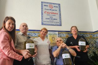 Naturgy Renovables apoya a la Casa Hogar de Cáritas con la entrega de su “aceite solidario”, que permite cubrir el consumo durante un año