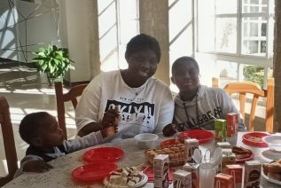 RedMadre ofrece una merienda solidaria en la Casa de la Iglesia