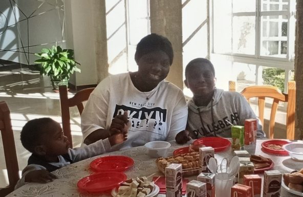 RedMadre ofrece una merienda solidaria en la Casa de la Iglesia