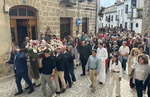 La Virgen de la Cabeza Peregrina culmina su visita a Baeza con una multitudinaria celebración, presidida por el Obispo