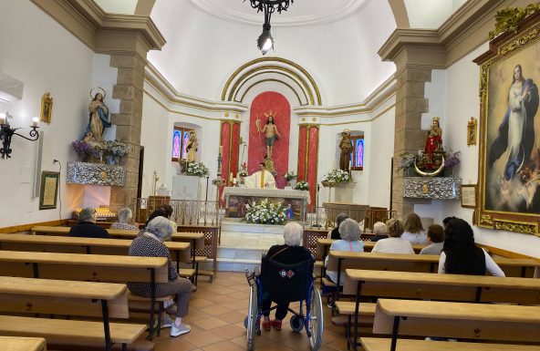 Celebración eucarística en Navas de Tolosa reúne a personas mayores en una jornada de fe y esperanza