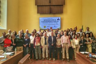 Formación sobre acompañamiento familiar impartida por Xosé Manuel Domínguez