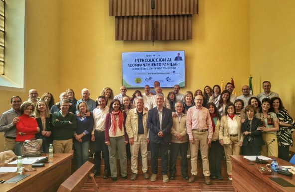 Formación sobre acompañamiento familiar impartida por Xosé Manuel Domínguez