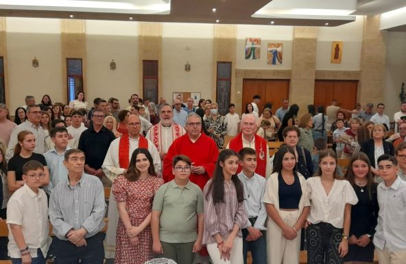 Celebración del Sacramento de la Confirmación en la parroquia de La Santa Cruz de Jaén