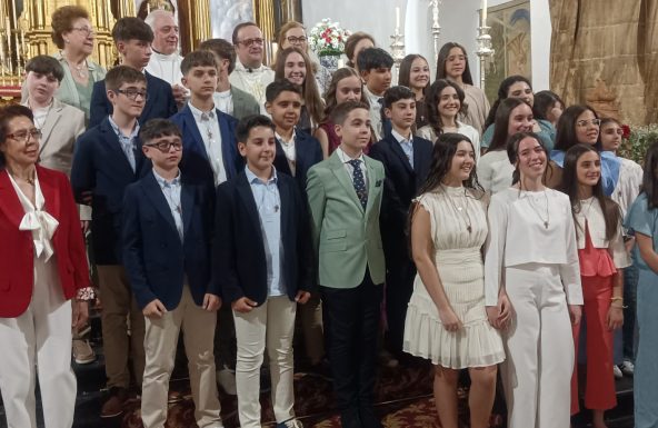 La parroquia de la Encarnación acogió la confirmación de 27 fieles