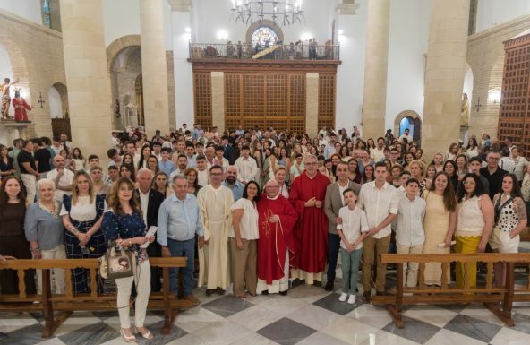 Medio centenar de fieles de San Pedro de Torredonjimeno reciben la efusión del Espíritu Santo