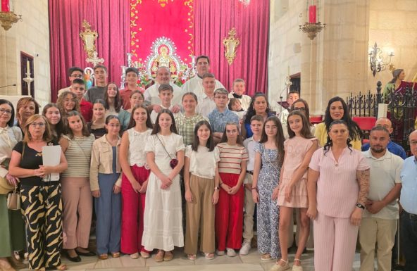 Una veintena de jóvenes reciben, en Huelma, el Sacramento de la Confirmación