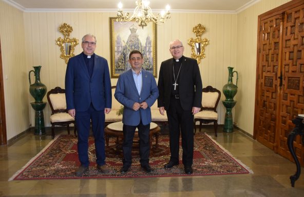 El Obispo despide y agradece su labor al Presidente de la Diputación Provincial de Jaén, Paco Reyes