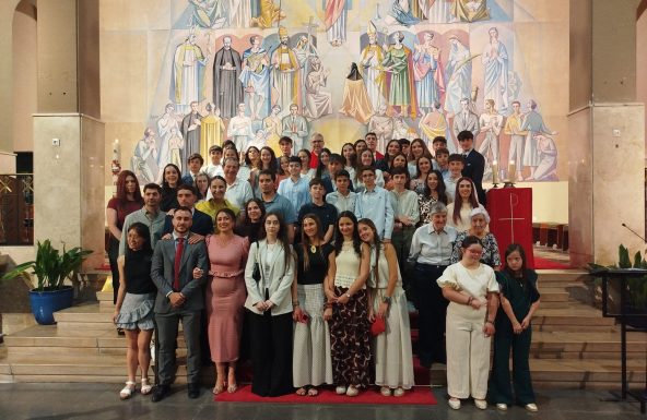 Medio centenar de fieles reciben el Sacramento de la Confirmación en la Parroquia de Cristo Rey de Jaén