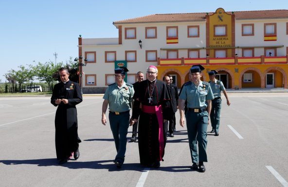 El Obispo visita la Academia de Cabos y Guardias de la Guardia Civil de Baeza
