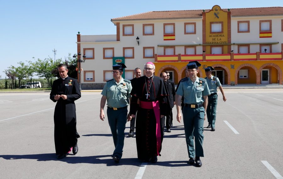 El Obispo visita la Academia de Cabos y Guardias de la Guardia Civil de Baeza