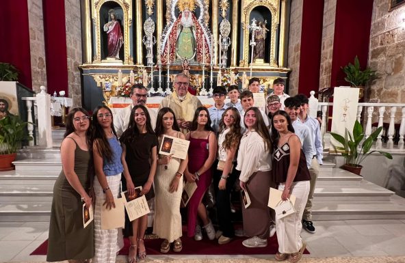 Dieciséis jóvenes reciben el Sacramento de la Confirmación en Jamilena